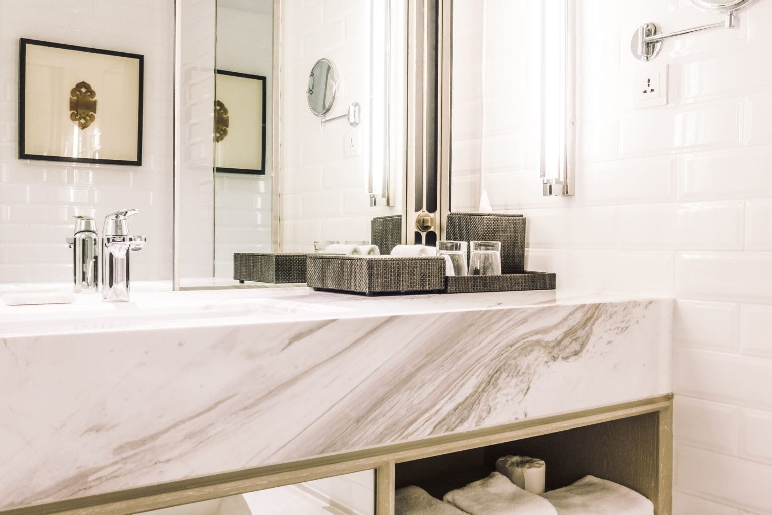 10 Transformative Full Bathroom